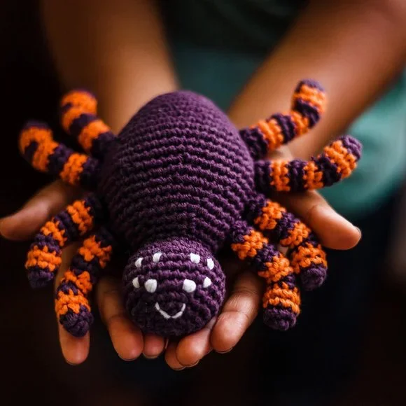 Spider Rattle Plushie - Picture 2 of 6